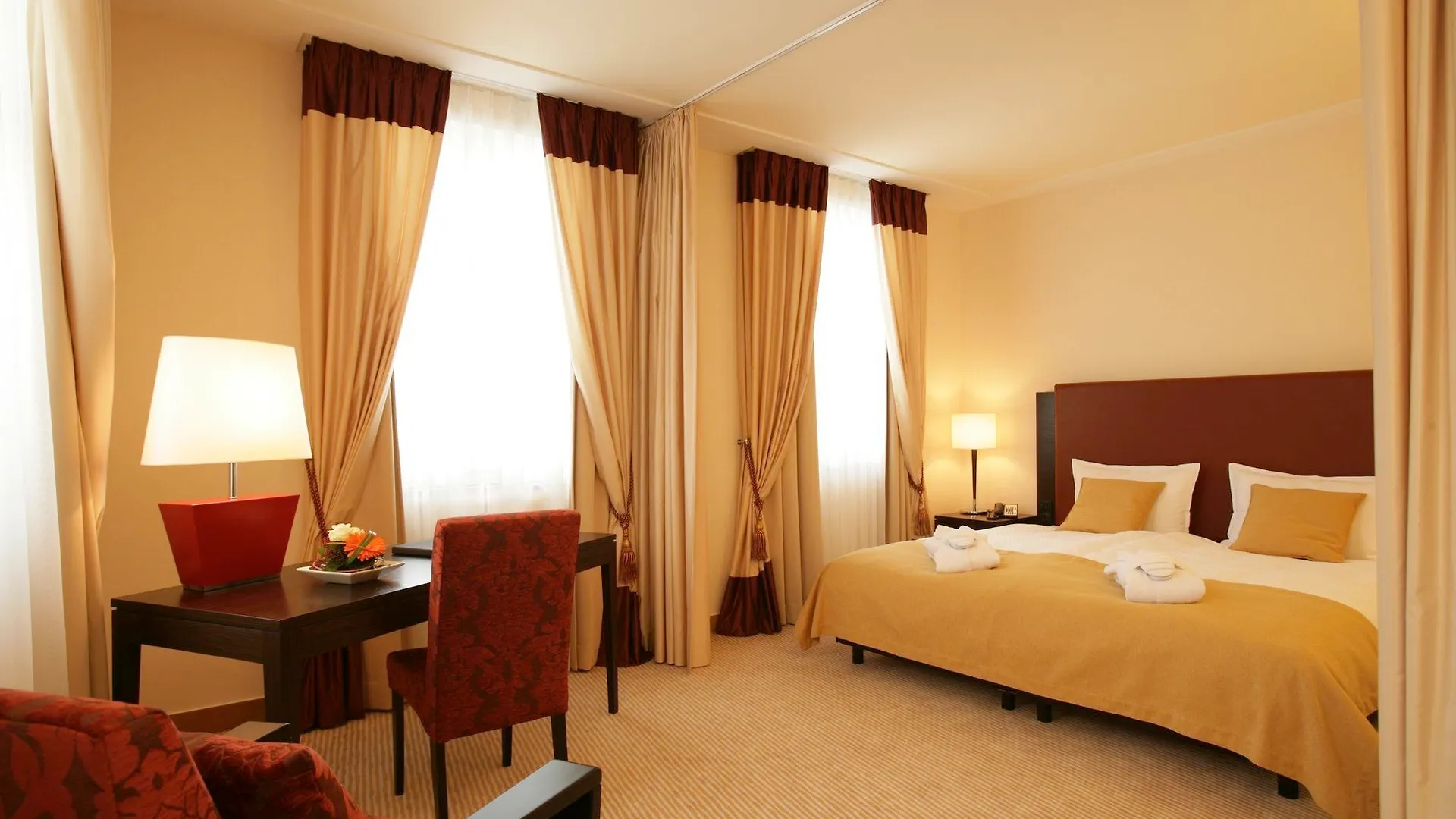 Steigenberger Hotel de Saxe Dresden 5*,